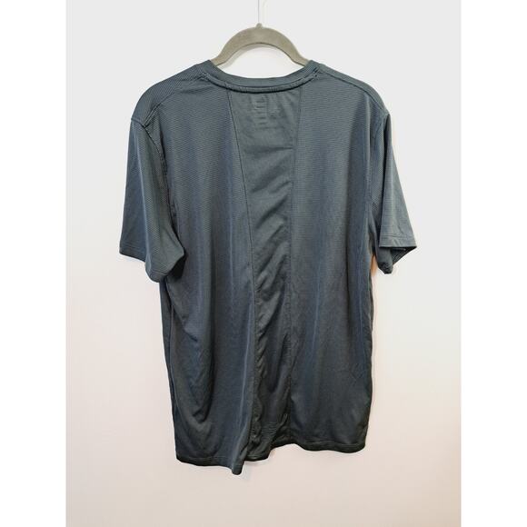 Under Armour Run Men's Gray Athletic Tee In Size Medium Fitted Flaw - Picture 2 of 5